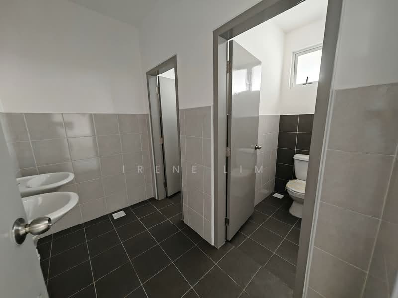 Kilang untuk Dijual di Kulai (Johor) - Irene Lim - Bathroom - PropertyGuru.com.my