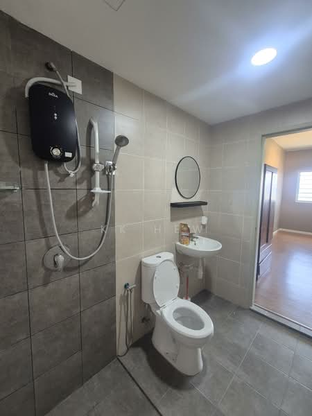 Kondominium untuk Disewa di Zahra Residensi - KK HEW - Bathroom - PropertyGuru.com.my