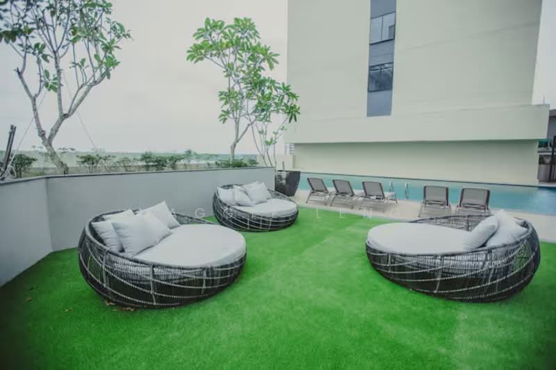 Servis Apartment untuk Dijual di Paradigm Residence - Maggie Leng - Pool - PropertyGuru.com.my
