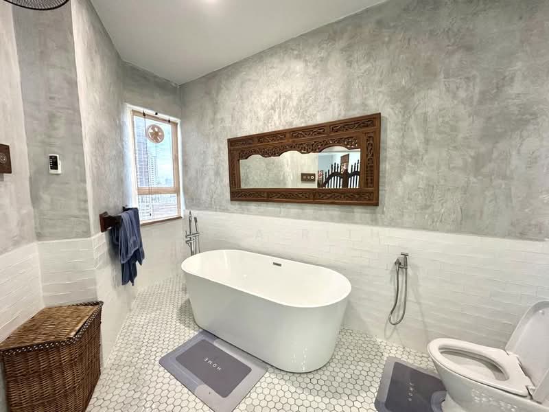 Kondominium untuk Dijual di Silverton Condominium - Panya Rith - Bathroom - PropertyGuru.com.my