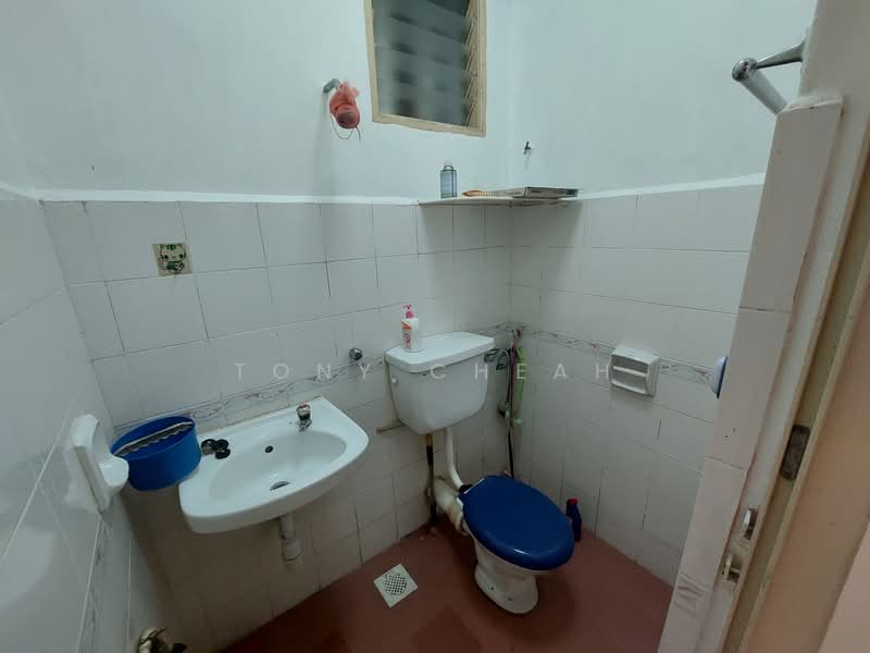 Apartment for Sale at Gambier Heights - Tony Cheah - Bathroom - PropertyGuru.com.my