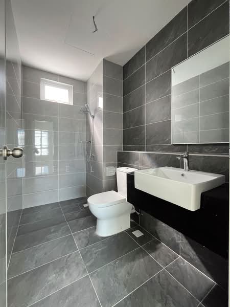 Kondominium untuk Dijual di Lucerne Residences - Ee Lin Lim - Bathroom - PropertyGuru.com.my