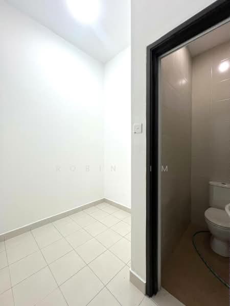 Rumah Berkembar untuk Dijual di Taman Ponderosa (Johor Bahru) - Robin Lim - Bathroom - PropertyGuru.com.my