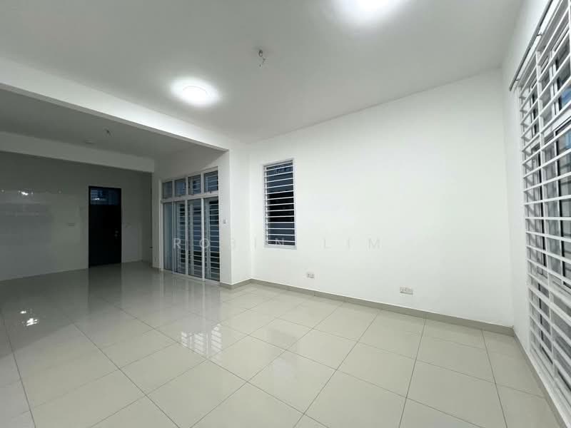 Rumah Berkembar untuk Dijual di Taman Ponderosa (Johor Bahru) - Robin Lim - Living Room - PropertyGuru.com.my