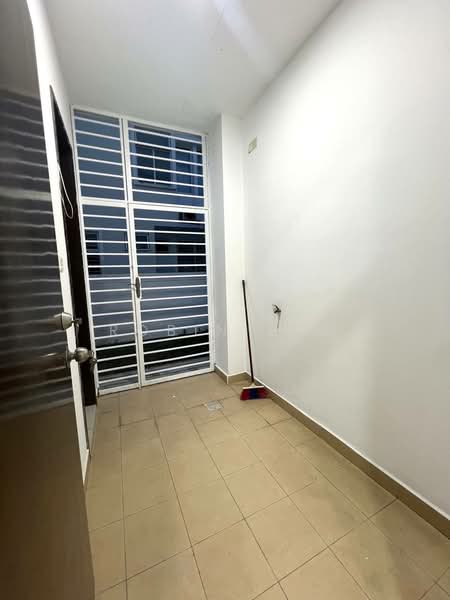 Rumah Berkembar untuk Dijual di Taman Ponderosa (Johor Bahru) - Robin Lim - Entrance - PropertyGuru.com.my