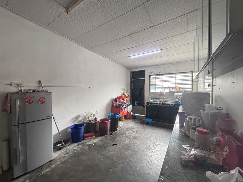 Rumah Teres 1 Tingkat untuk Dijual di Taman Puteri Wangsa (Ulu Tiram) - Justin Kong - Kitchen - PropertyGuru.com.my