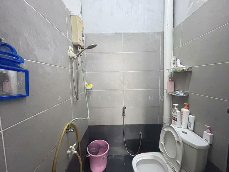 Rumah Teres 1 Tingkat untuk Dijual di Taman Puteri Wangsa (Ulu Tiram) - Justin Kong - Bathroom - PropertyGuru.com.my