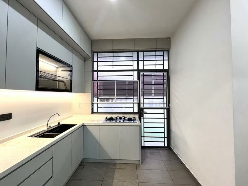 Semi-Detached House for Rent in Senibong (Permas Jaya) - Jessica Ma - Kitchen - PropertyGuru.com.my