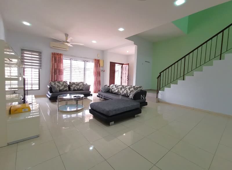 2-storey Terraced House for Sale in Taman Alam Putra (Seri Kembangan) - Ian Fan - Living Room - PropertyGuru.com.my