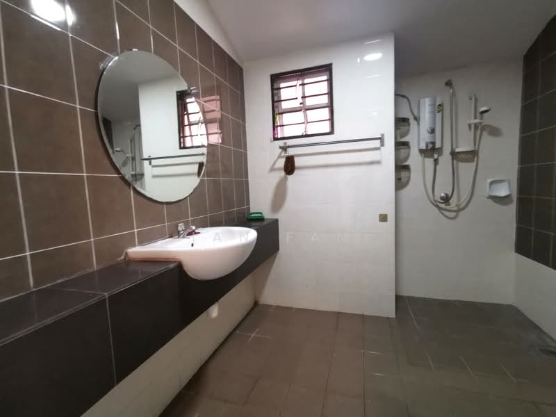 2-storey Terraced House for Sale in Taman Alam Putra (Seri Kembangan) - Ian Fan - Bathroom - PropertyGuru.com.my