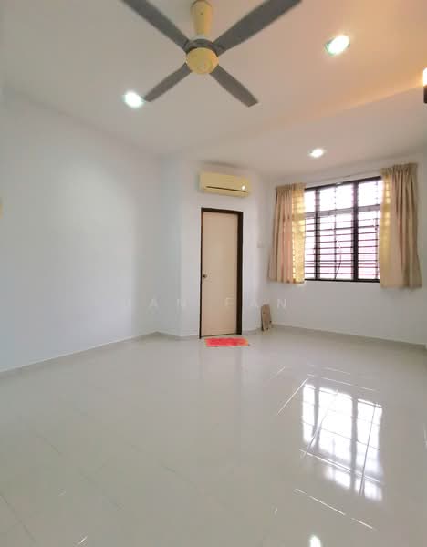 2-storey Terraced House for Sale in Taman Alam Putra (Seri Kembangan) - Ian Fan - Living Room - PropertyGuru.com.my