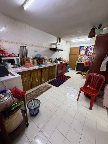 1-storey Terraced House for Sale in Taman Kempas (Tampoi) - Aileen Lui - Kitchen - PropertyGuru.com.my