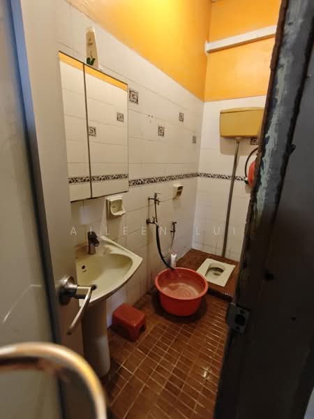 Rumah Teres 1 Tingkat untuk Dijual di Taman Daya (Johor Bahru) - Aileen Lui - Bathroom - PropertyGuru.com.my
