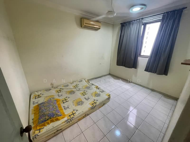 Apartment for Sale at Pearl Garden - Daniel Phang - Bedroom - PropertyGuru.com.my