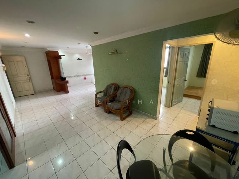 Apartment for Sale at Pearl Garden - Daniel Phang - Living Room - PropertyGuru.com.my