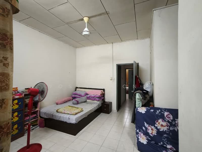 2-storey Terraced House for Sale in Taman Bukit Mewah (Tampoi) - Yosef Chong - Bedroom - PropertyGuru.com.my