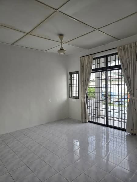 2-storey Terraced House for Sale in Taman Machang Bubok (Bukit Mertajam) - KY Wu - Living Room - PropertyGuru.com.my