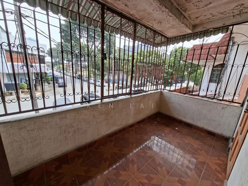 Rumah Teres 2-Tingkat untuk Dijual di Taman Wahyu (Batu Caves) - Ken Lai - Balcony - PropertyGuru.com.my
