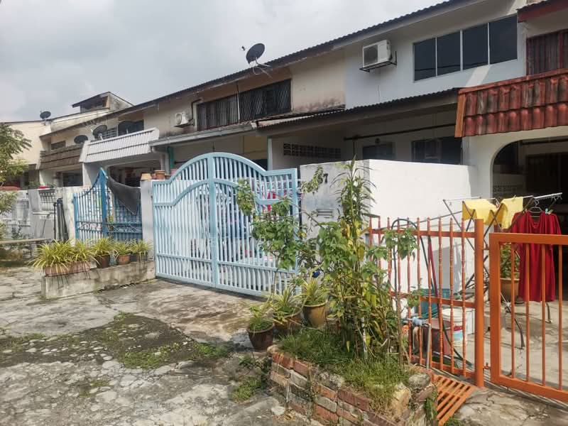2-storey Terraced House for Sale in Taman Universiti Indah (Seri Kembangan) - Jeff Tan - Exterior - PropertyGuru.com.my