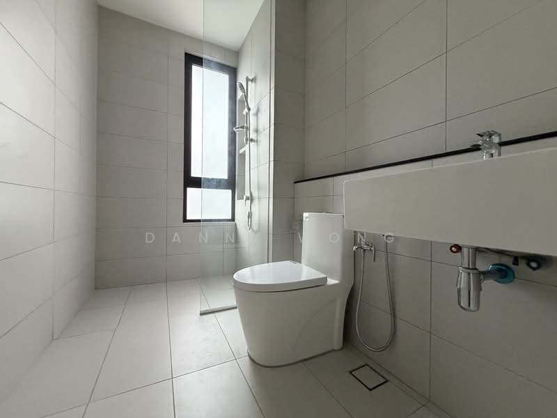 Semi-Detached House for Sale in Bandar Gamuda Gardens (Rawang) - Danny Wong - Bathroom - PropertyGuru.com.my