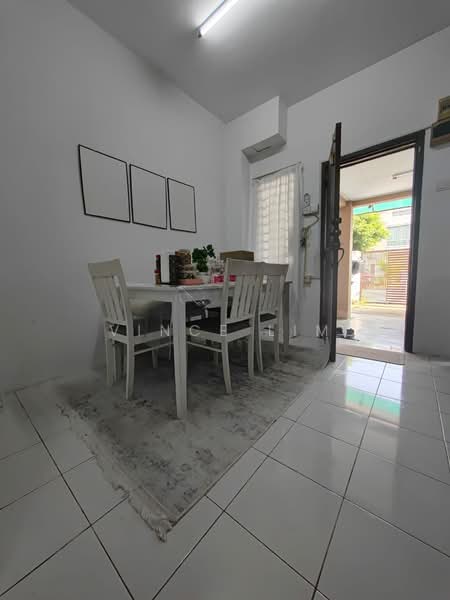 Terraced House for Sale in Seri Kembangan (Selangor) - Vince Lim - Dining Room - PropertyGuru.com.my