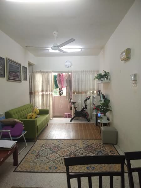 Pangsapuri untuk Dijual di Sri Raya (Rayana Rise) - Zawana BT Zaidi Ana - Living Room - PropertyGuru.com.my