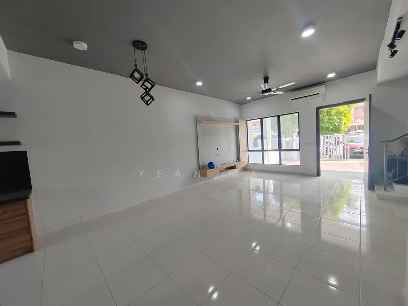 Rumah Teres untuk Disewa di Rawang (Selangor) - Yean Ma - Living Room - PropertyGuru.com.my