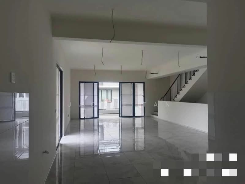 Terraced House for Sale in Taman Bukit Serdang (Seri Kembangan) - Jackie Tan - Living Room - PropertyGuru.com.my