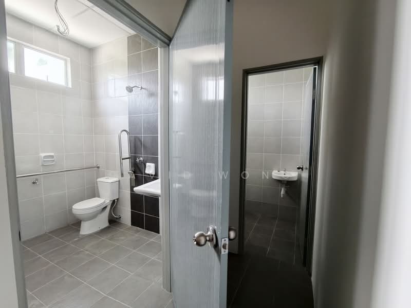Kedai untuk Disewa di Ipoh (Perak) - David Wong - Bathroom - PropertyGuru.com.my