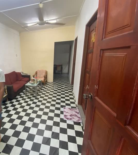 Rumah Teres 1 Tingkat untuk Dijual di Taman Ungku Tun Aminah (Skudai) - Ruby Tan - Living Room - PropertyGuru.com.my
