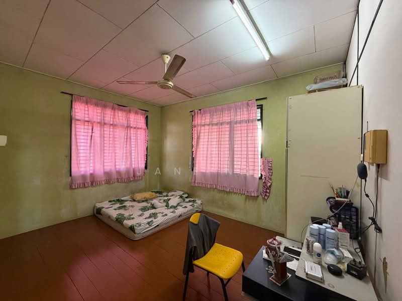 1.5-storey Terraced House for Sale in Taman Chai Leng (Perai) - Jane Ng - Bedroom - PropertyGuru.com.my