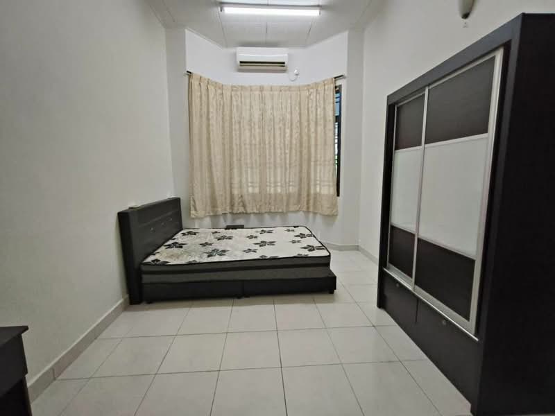 Rumah Teres 1 Tingkat untuk Dijual di Taman Bestari Indah (Ulu Tiram) - Carson . - Bedroom - PropertyGuru.com.my