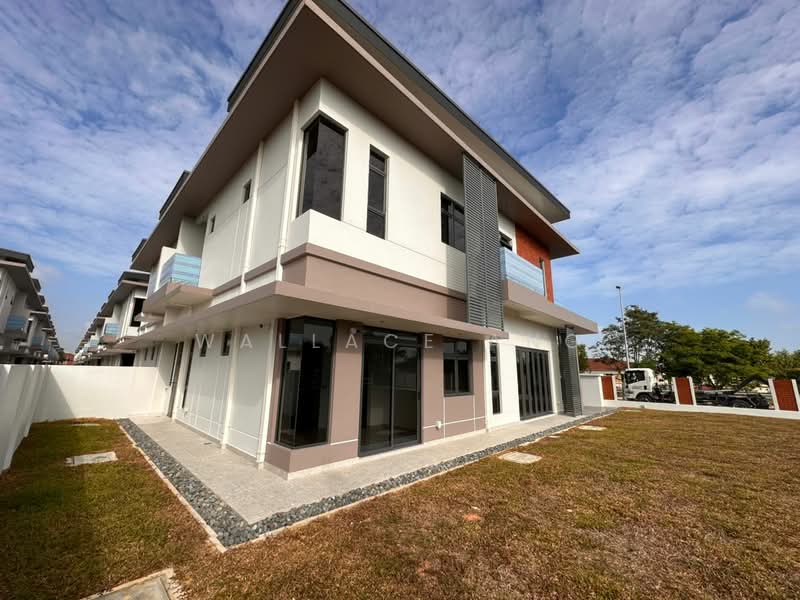 Rumah Berkembar untuk Dijual di Bandar Uda Utama (Johor Bahru) - Wallace Ang - Exterior - PropertyGuru.com.my