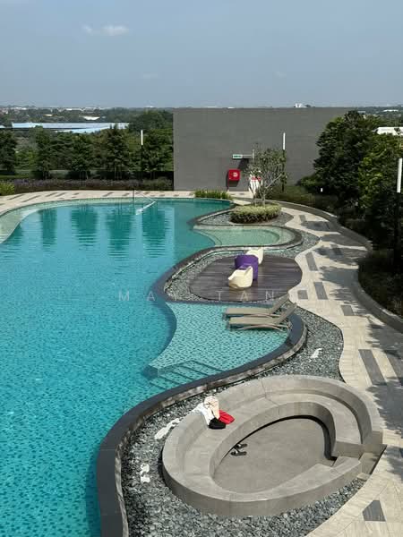 Servis Apartment untuk Disewa di Berkeley Uptown - May Tan - Pool - PropertyGuru.com.my