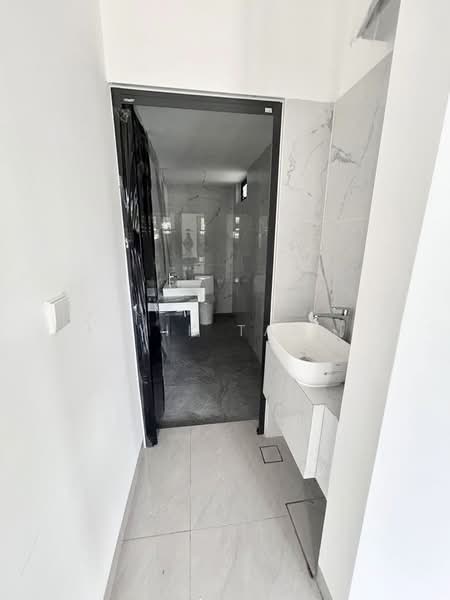 Rumah Berkembar untuk Dijual di Bandar Uda Utama (Johor Bahru) - Yik Tat - Bathroom - PropertyGuru.com.my
