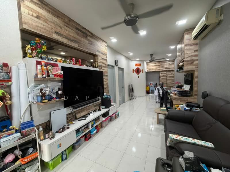 1-storey Terraced House for Rent in Taman Mount Austin (Tebrau) - Daphne Lee - Living Room - PropertyGuru.com.my