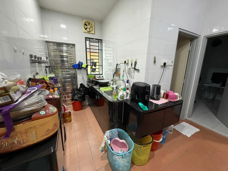1-storey Terraced House for Rent in Taman Mount Austin (Tebrau) - Daphne Lee - Kitchen - PropertyGuru.com.my