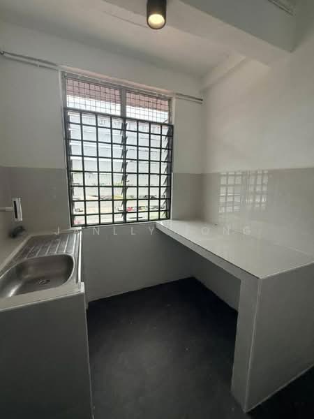 Flat for Sale at Rumah Pangsa Larkin - Janlly Jong - Kitchen - PropertyGuru.com.my