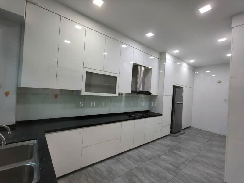 Cluster House for Sale in Taman Mutiara Mas (Skudai) - Shi Ting - Kitchen - PropertyGuru.com.my