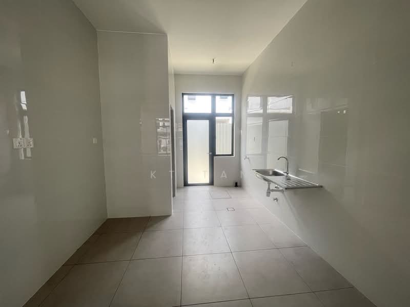 2-storey Terraced House for Sale in Taman Mount Austin (Tebrau) - KT Tan - Kitchen - PropertyGuru.com.my