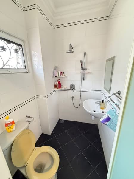 Rumah Teres untuk Dijual di Shah Alam (Selangor) - Patrick Leong - Bathroom - PropertyGuru.com.my