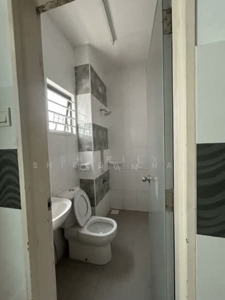 2-storey Terraced House for Sale in Setia Indah (Setia Alam) - Shirley Chan - Bathroom - PropertyGuru.com.my