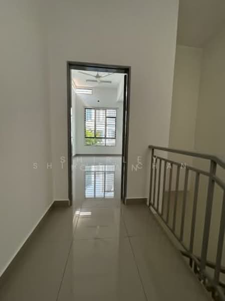 2-storey Terraced House for Sale in Setia Indah (Setia Alam) - Shirley Chan - Corridor - PropertyGuru.com.my