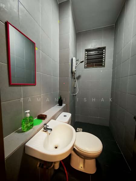 Pangsapuri untuk Dijual di Idaman Abadi - Zamani Ishak - Bathroom - PropertyGuru.com.my
