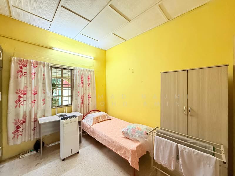 Rumah Teres 1 Tingkat untuk Dijual di Taman Segambut (Jalan Kuching) - Muhammad Najmi Bin Mohd Amin - Bedroom - PropertyGuru.com.my