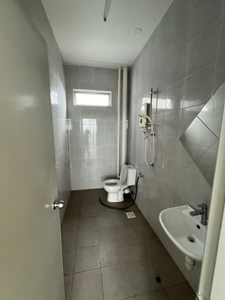Pangsapuri untuk Disewa di Pangsapuri Setia Impian @ Kajang - Cindy Lai - Bathroom - PropertyGuru.com.my
