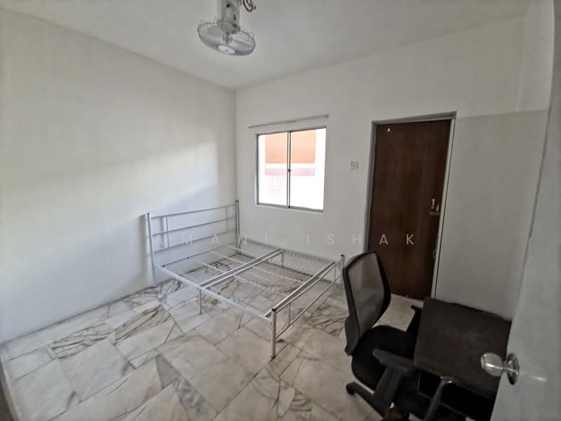 Pangsapuri untuk Dijual di Astana Alam Apartment 3 - Zamani Ishak - Bedroom - PropertyGuru.com.my
