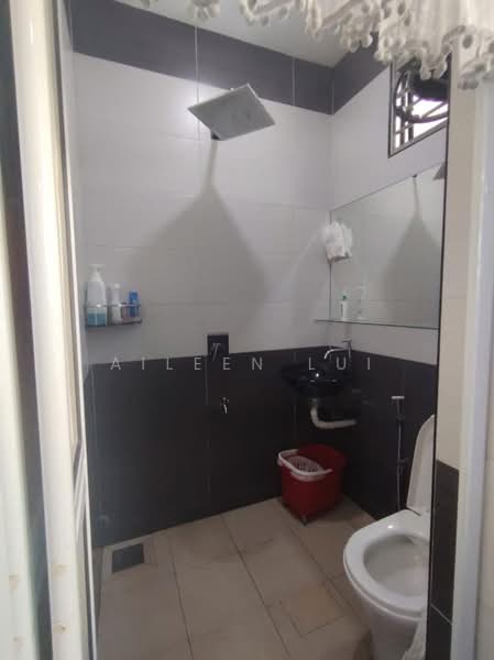 2-storey Terraced House for Rent in Permas Jaya (Johor) - Aileen Lui - Bathroom - PropertyGuru.com.my