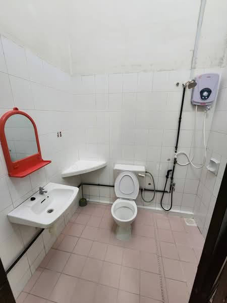 1-storey Terraced House for Rent in Taman Lee Ling (Kuching) - Zoe Voon - Bathroom - PropertyGuru.com.my
