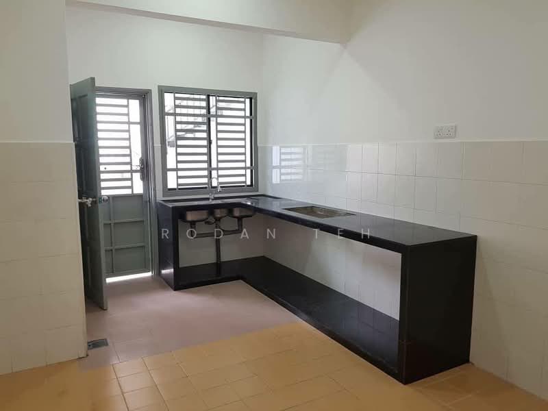 1-storey Terraced House for Sale in Ulu Tiram (Johor) - Rodan Teh - Kitchen - PropertyGuru.com.my